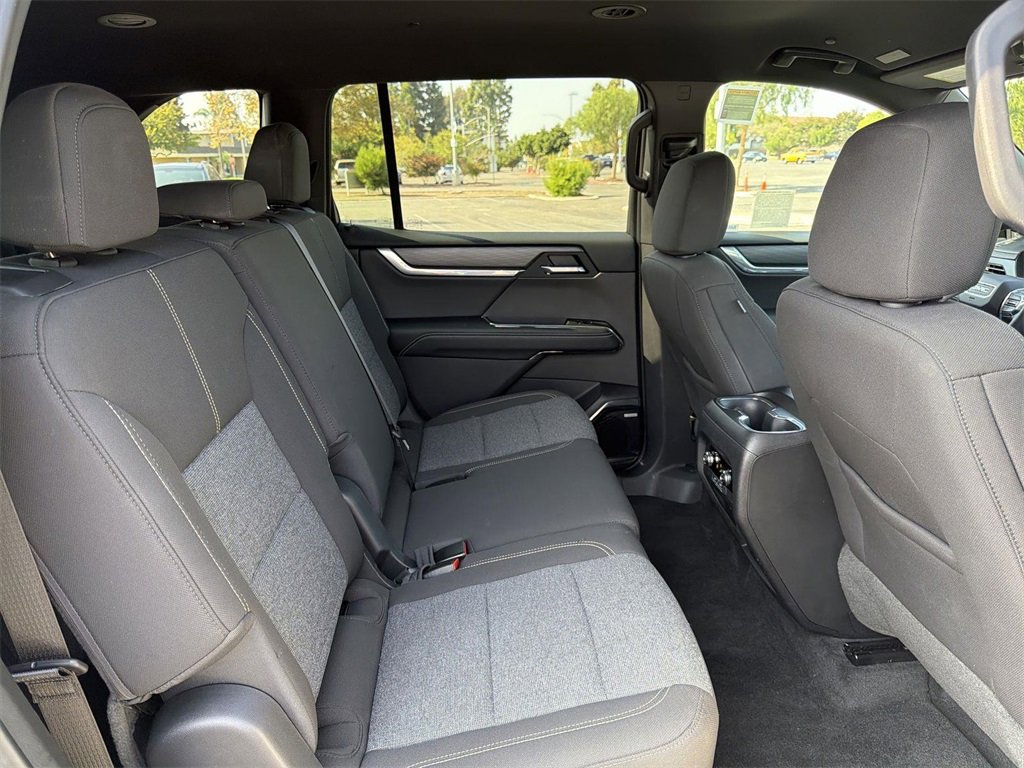 Used 2025 GMC Acadia Elevation image 30