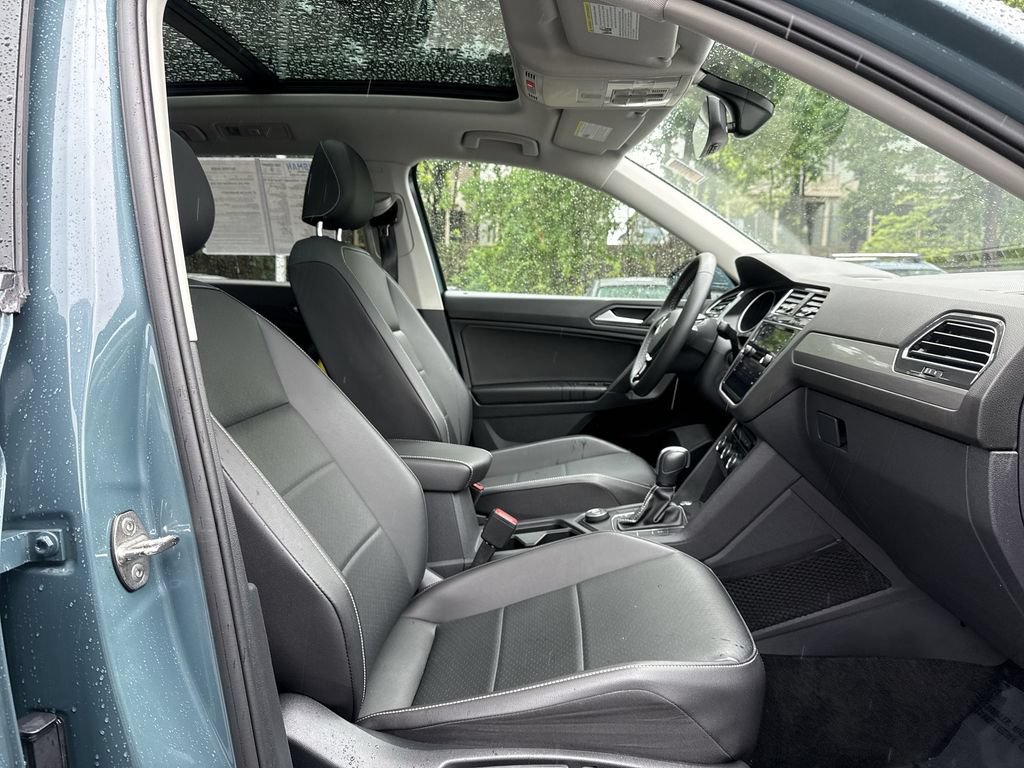 Used 2021 Volkswagen Tiguan SE w/ Panoramic Sunroof Package AWD/4WD image 26
