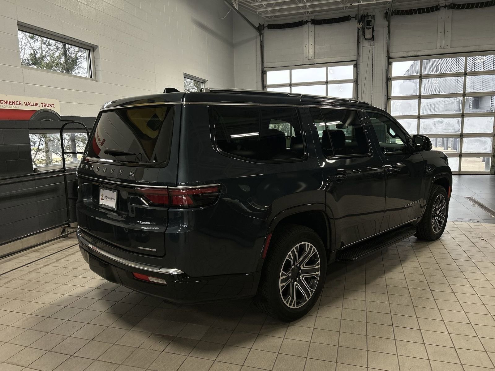 Used 2024 Jeep Wagoneer Series II AWD/4WD image 40