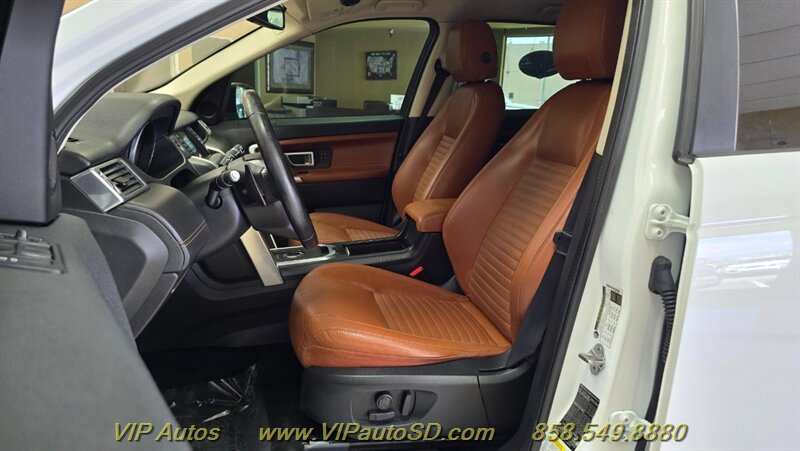 Used 2017 Land Rover Discovery Sport HSE Luxury AWD/4WD image 11