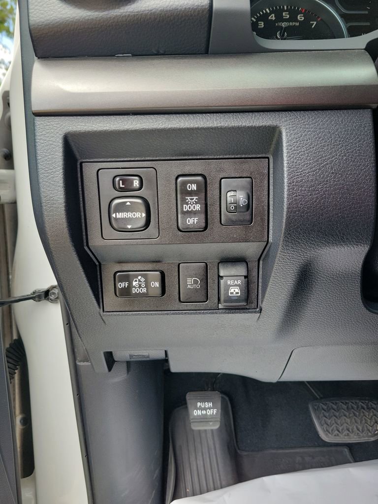 Used 2019 Toyota Tundra SR5 w/ SR5 Upgrade Package AWD/4WD image 35