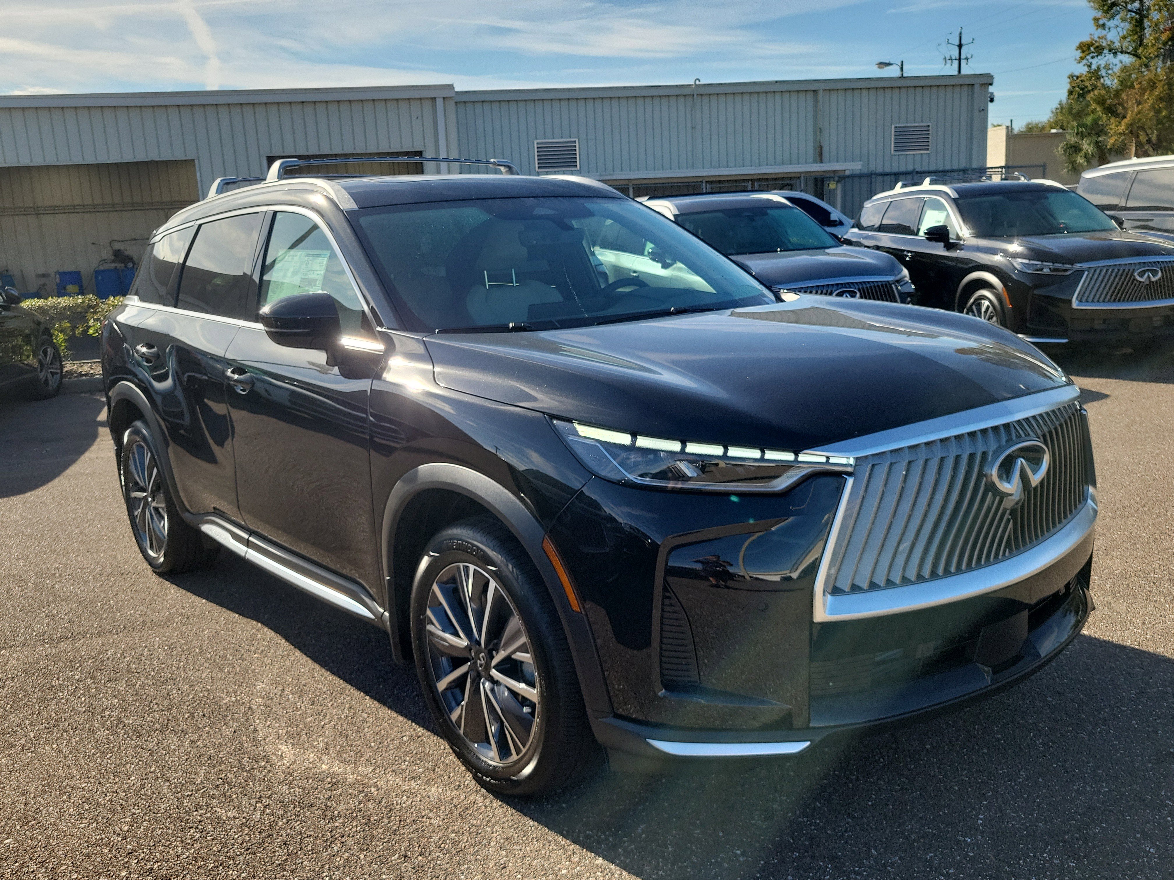 New 2026 INFINITI QX60 Luxe w/ Family Package image 2