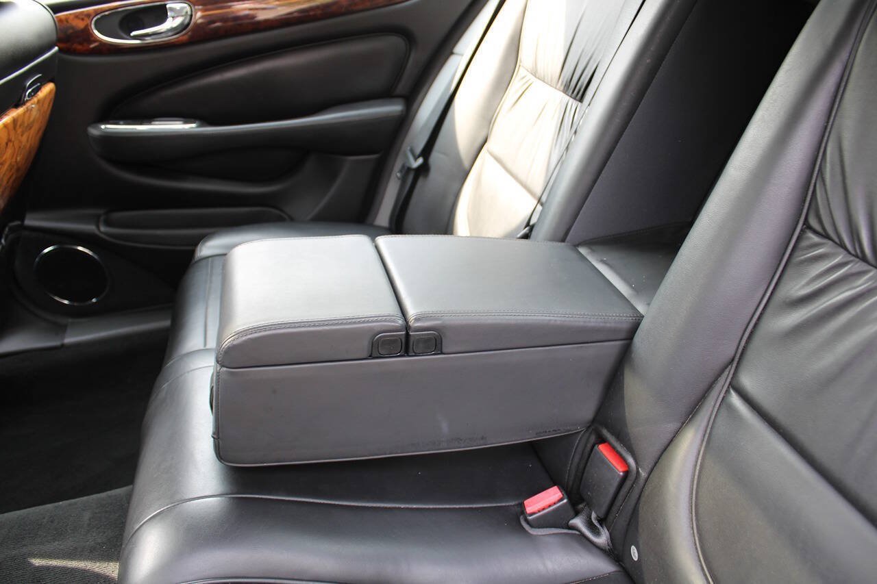 Used 2007 Jaguar XJ8 L RWD image 36