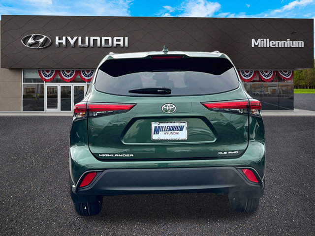 Used 2023 Toyota Highlander XLE AWD/4WD image 6