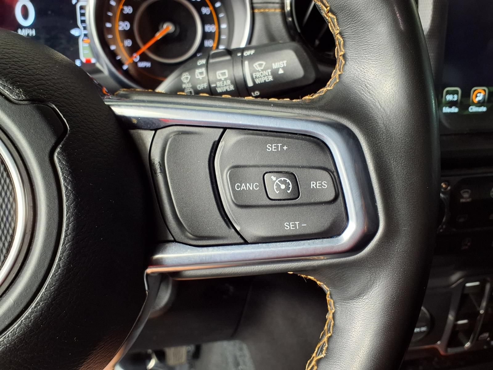 Used 2022 Jeep Wrangler Unlimited Sahara AWD/4WD image 31