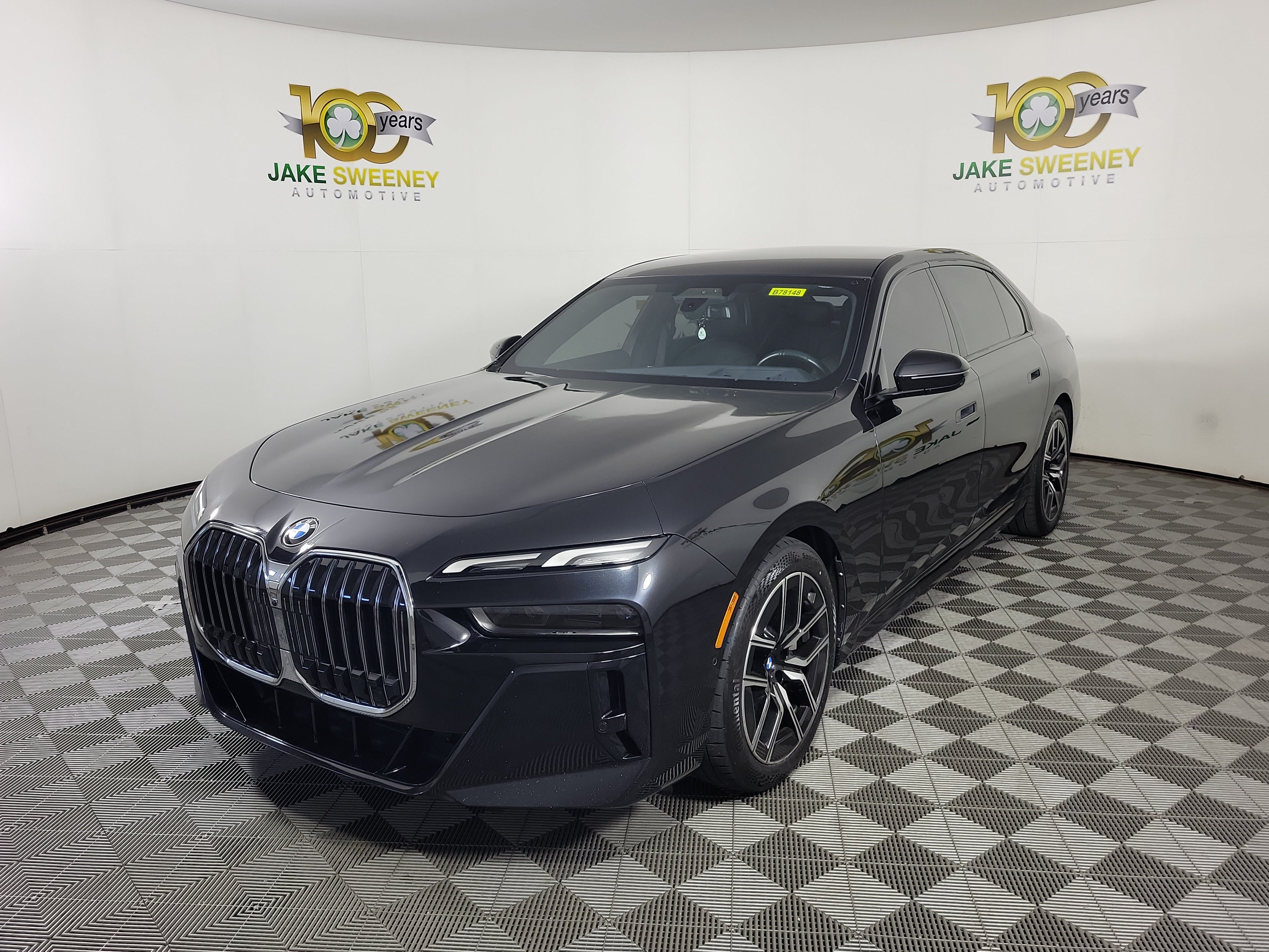 Certified 2023 BMW 760i xDrive AWD/4WD image 2