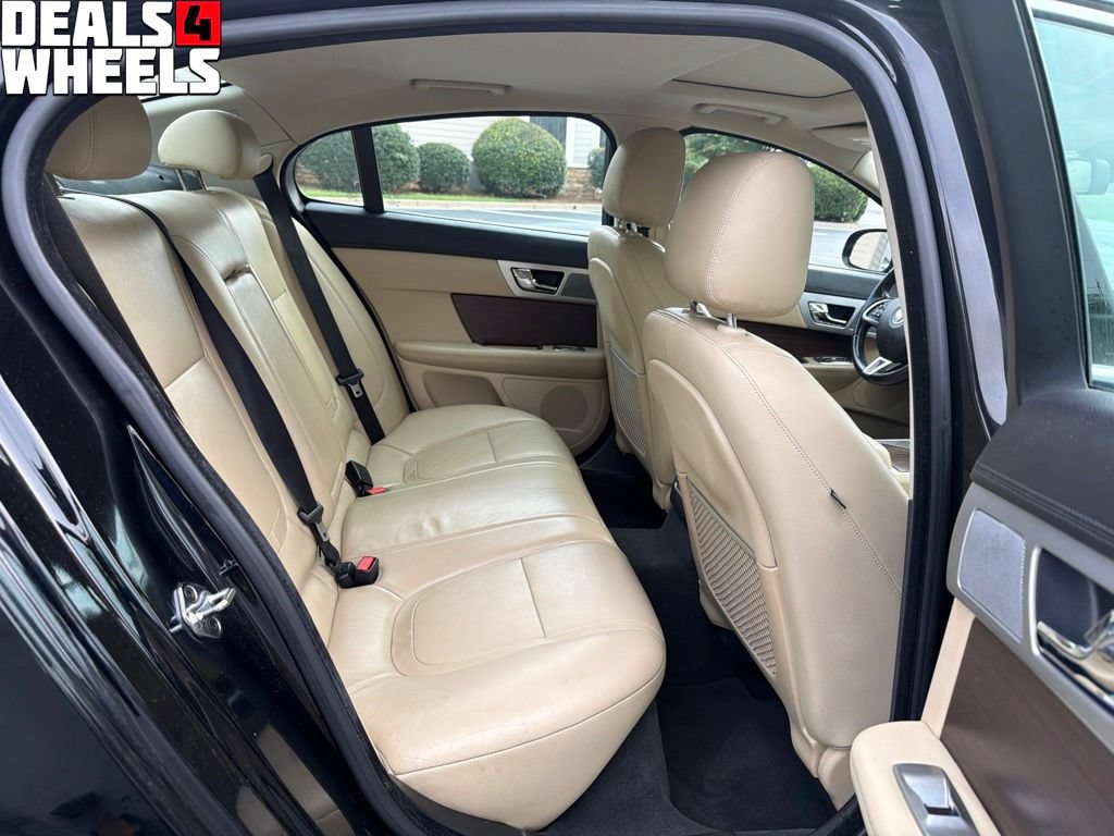 Used 2012 Jaguar XF RWD image 13