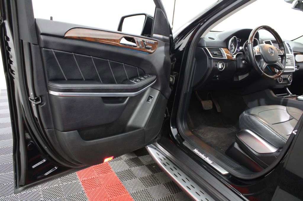 Used 2015 Mercedes-Benz GL 550 4MATIC image 19