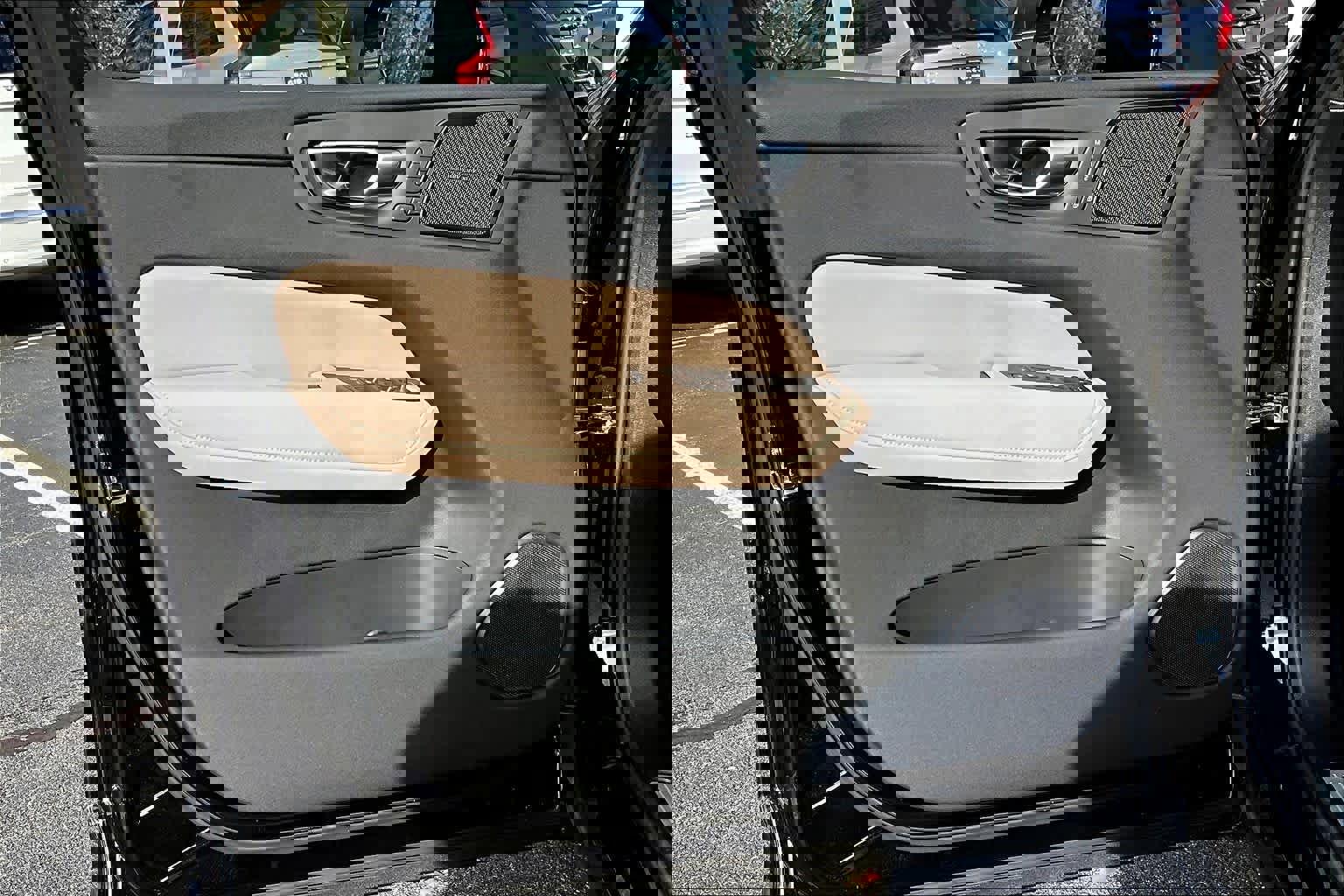 New 2026 Volvo XC60 B5 Plus w/ Protection Package Premier AWD/4WD image 11