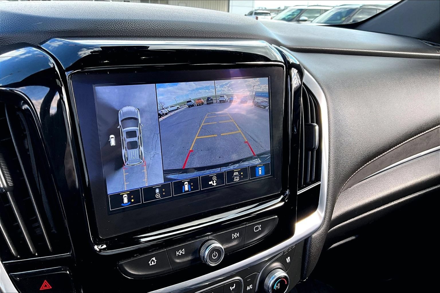 Used 2022 Chevrolet Traverse High Country w/ LPO, Floor Liner Package AWD/4WD image 23