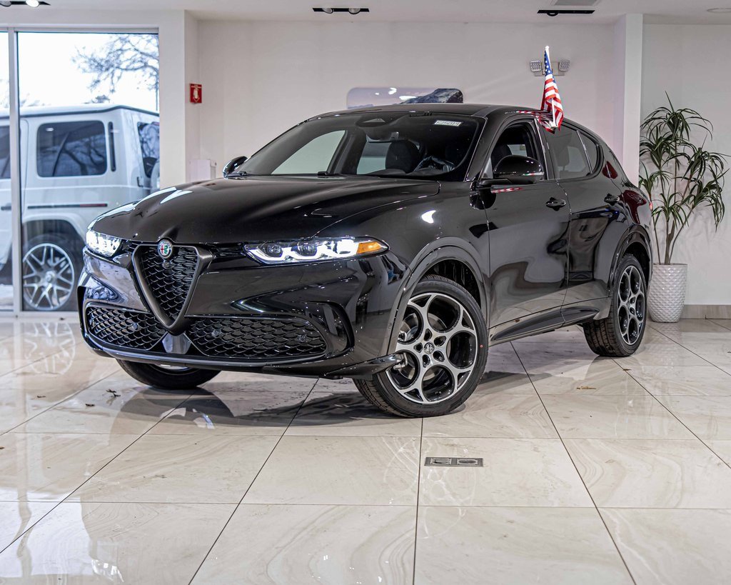New 2025 Alfa Romeo Tonale w/ Premium Package