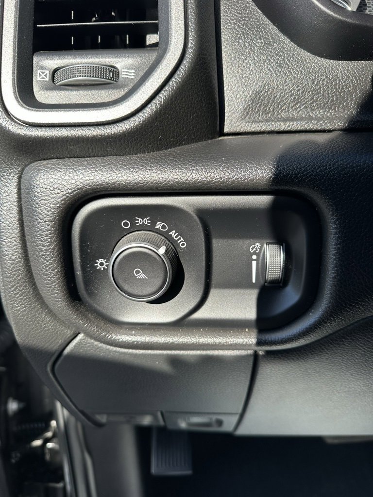 Used 2024 RAM 2500 Tradesman w/ Chrome Appearance Group image 9