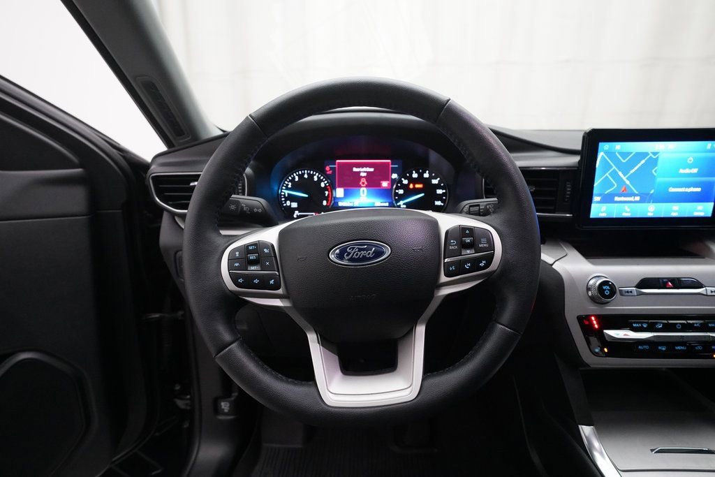 Used 2023 Ford Explorer XLT w/ Equipment Group 202A image 4