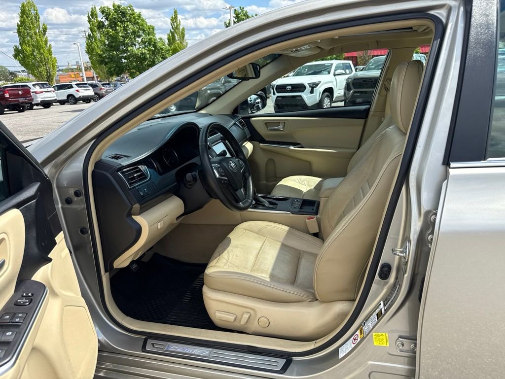 Used 2015 Toyota Camry XLE w/ Moonroof Package FWD image 8