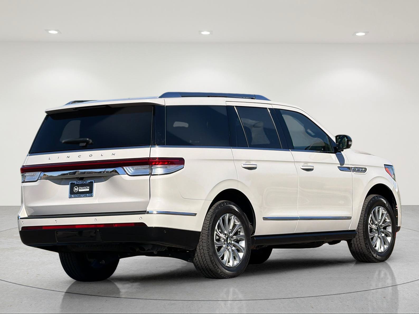 Used 2022 Lincoln Navigator 2WD image 5