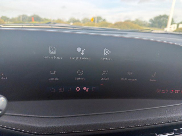 Used 2025 Cadillac XT4 Premium Luxury FWD image 8