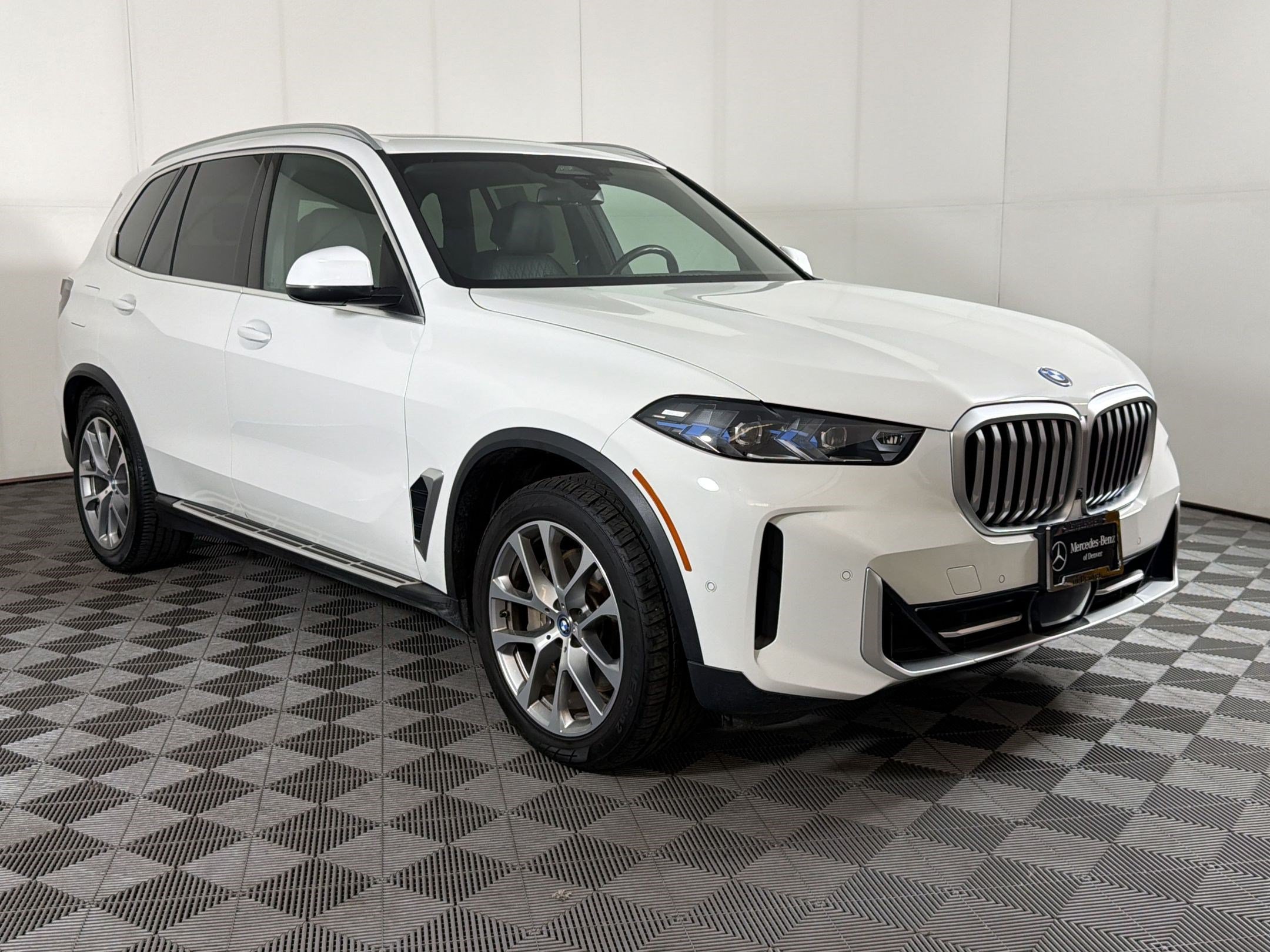 Used 2025 BMW X5 xDrive50e AWD/4WD image 7