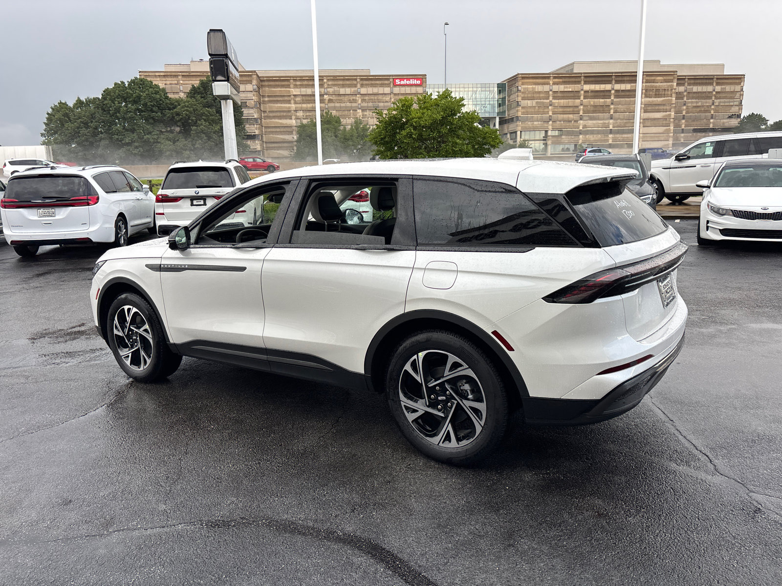 New 2026 Lincoln Nautilus Premier w/ Equipment Group 102A AWD/4WD image 5
