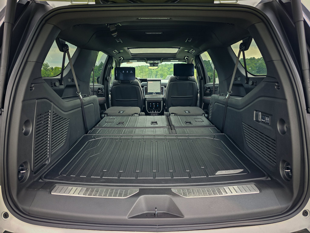 New 2026 GMC Yukon XL AT4 Ultimate w/ LPO, Floor Liner Package AWD/4WD image 44