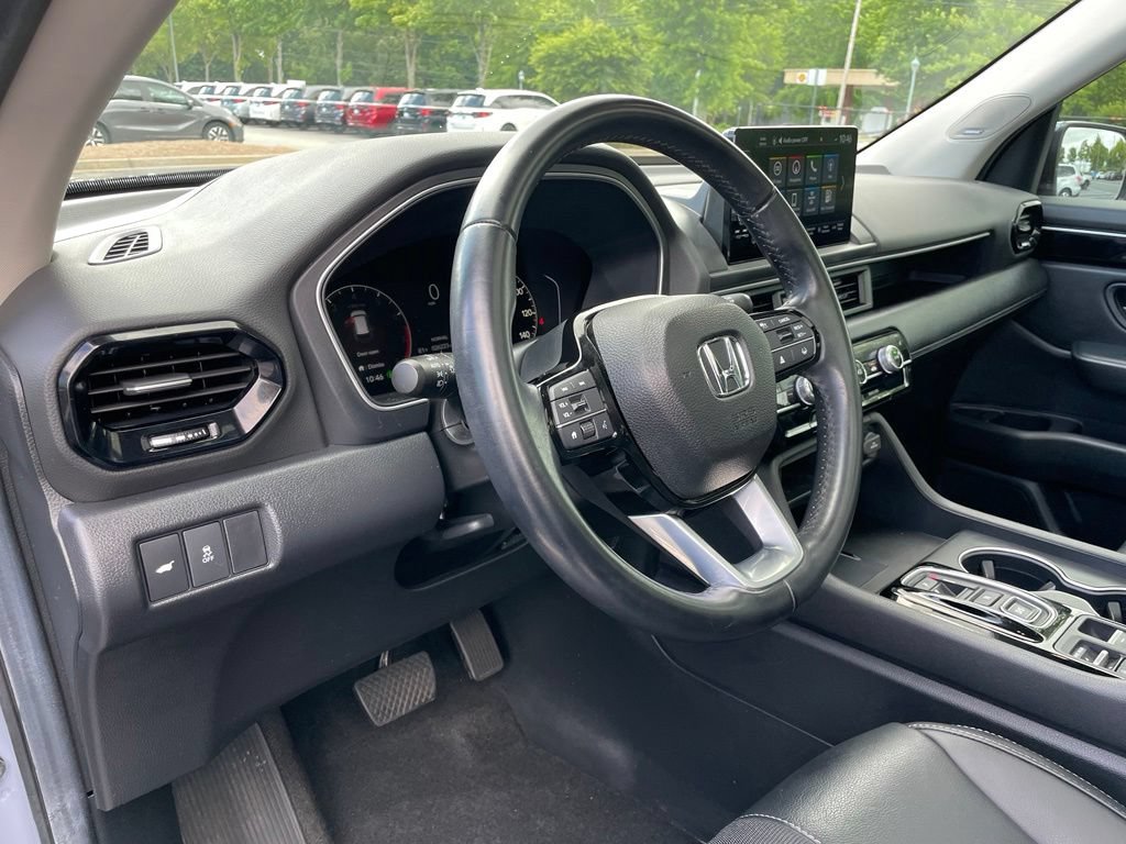 Certified 2025 Honda Pilot Touring image 27