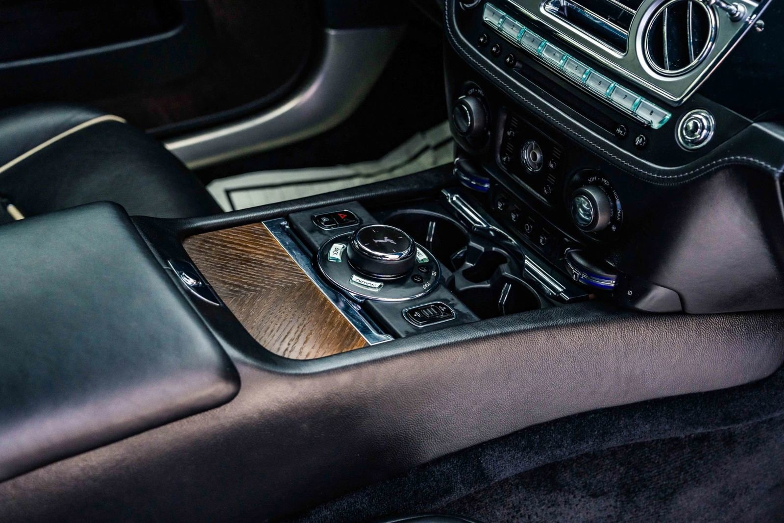 Used 2015 Rolls-Royce Wraith RWD image 34