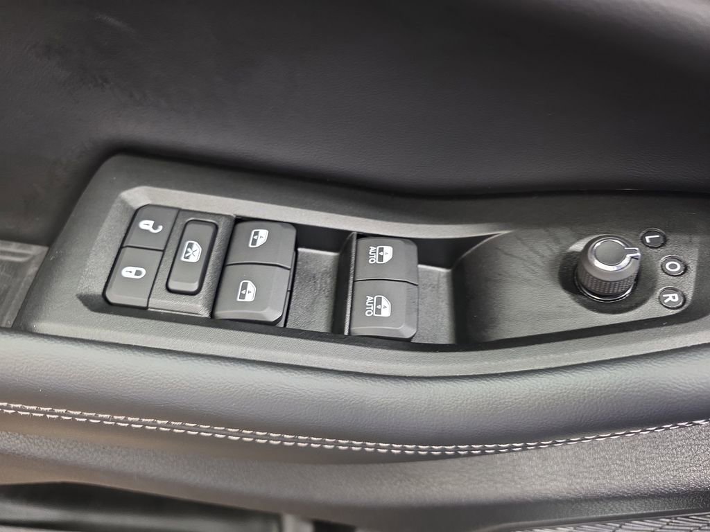 Used 2025 Jeep Grand Cherokee Altitude image 25