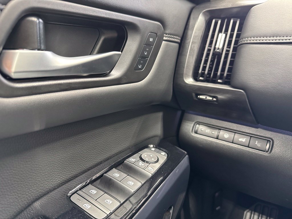 New 2026 Nissan Pathfinder Platinum AWD/4WD image 9