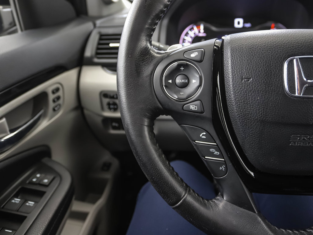 Used 2018 Honda Pilot Touring image 12