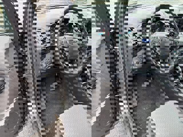 Used 2019 Ford Escape SE image 9