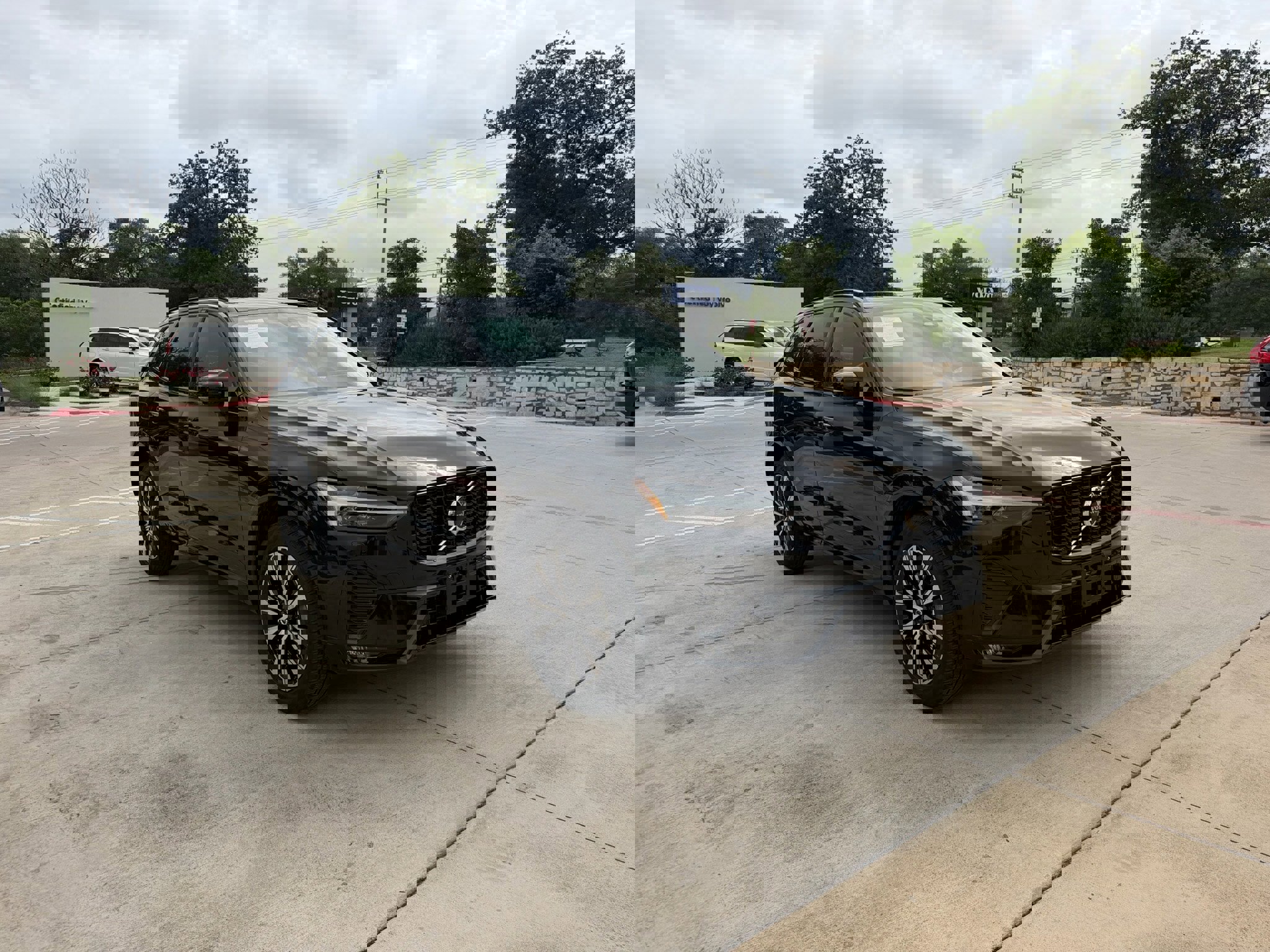 Certified 2024 Volvo XC60 B5 Plus w/ Protection Package Premier AWD/4WD image 7