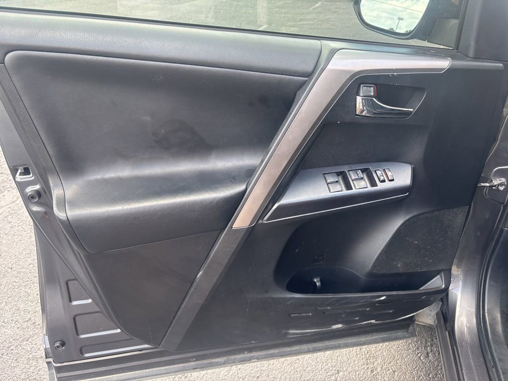 Used 2017 Toyota RAV4 XLE FWD image 7