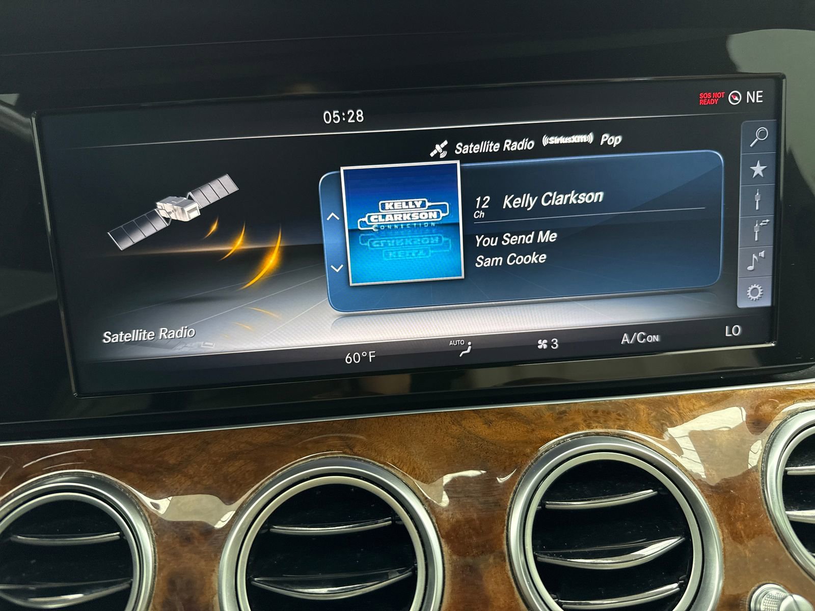 Used 2017 Mercedes-Benz E 300 image 25