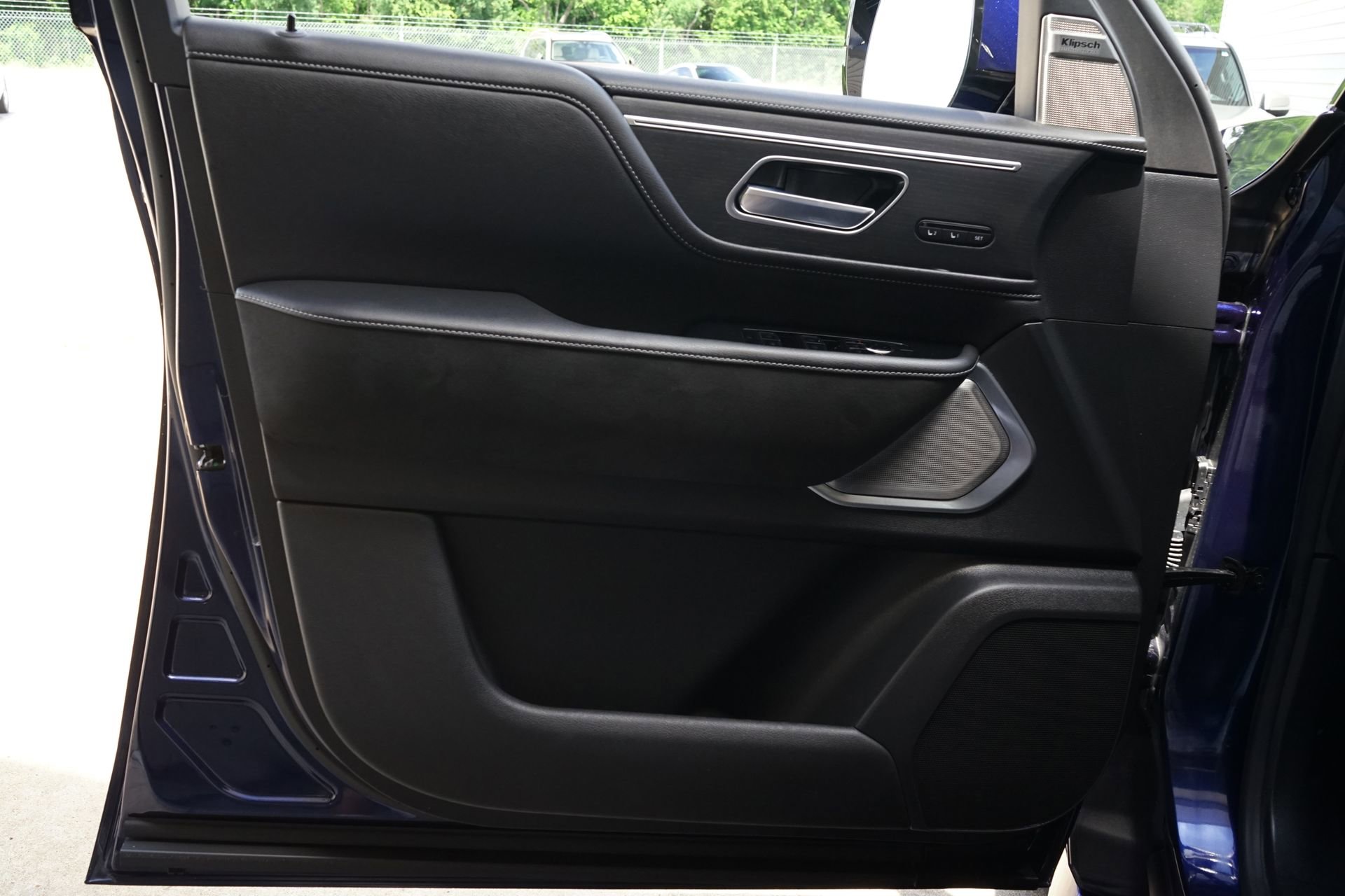Used 2025 INFINITI QX80 Sensory AWD/4WD image 26