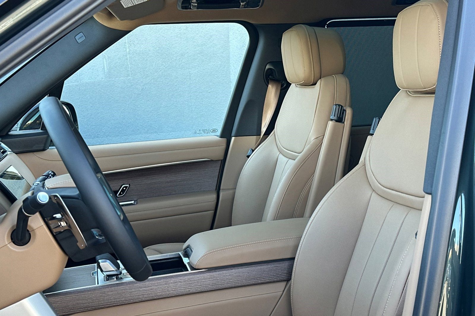 New 2026 Land Rover Range Rover Long Wheelbase SE image 6