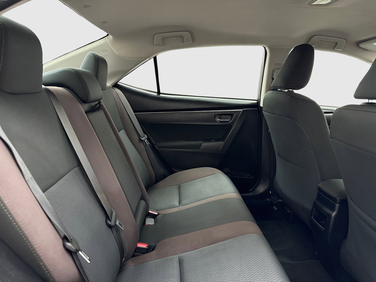 Used 2019 Toyota Corolla LE w/ Carpet Mat Package (TMS) FWD image 43