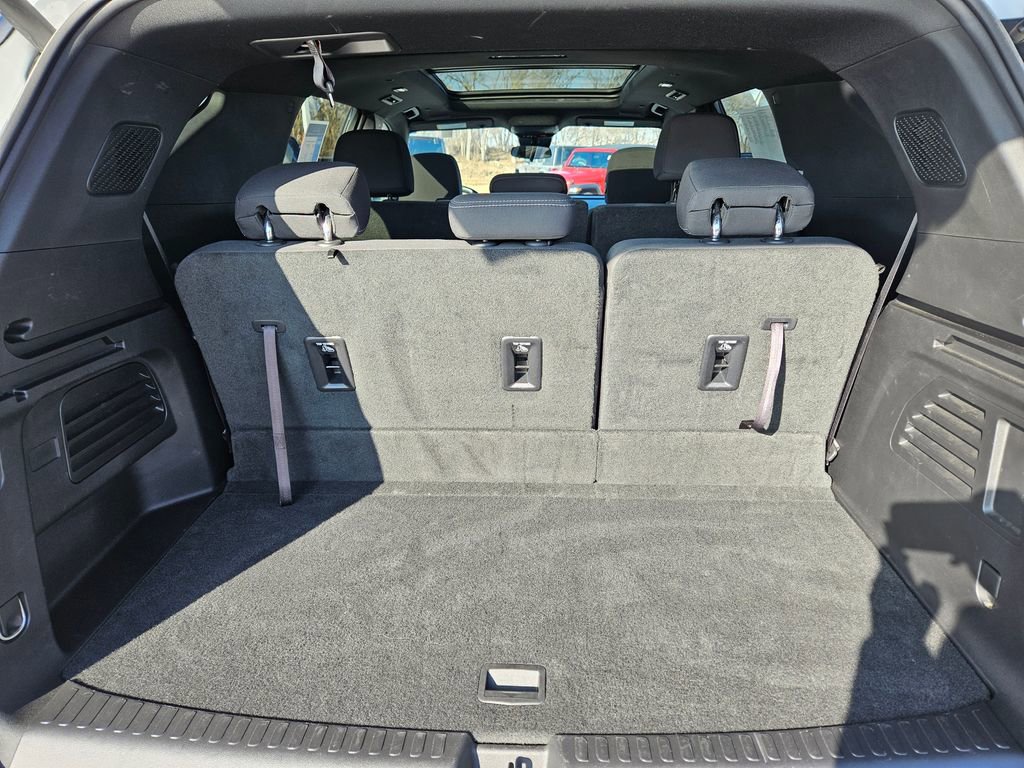 Used 2025 Chevrolet Traverse LT w/ Sun and Wheel Package image 29