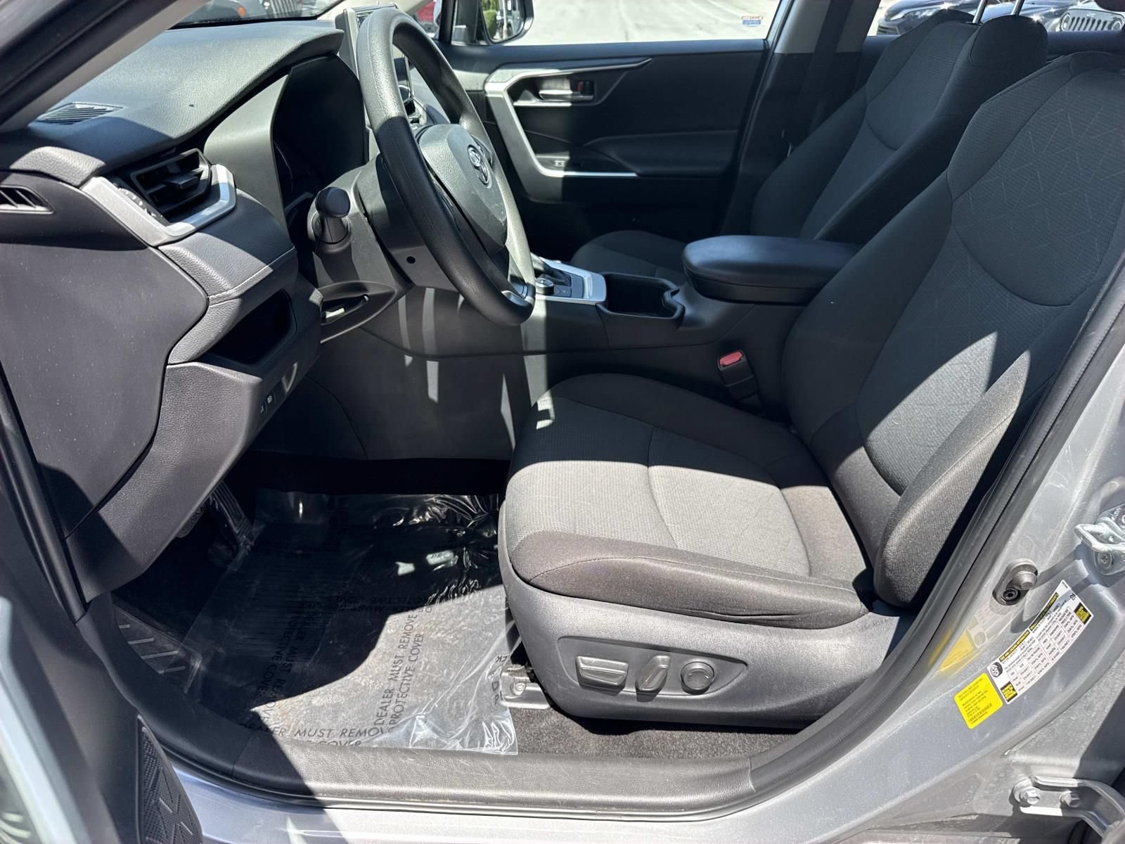 Used 2025 Toyota RAV4 XLE AWD/4WD image 29