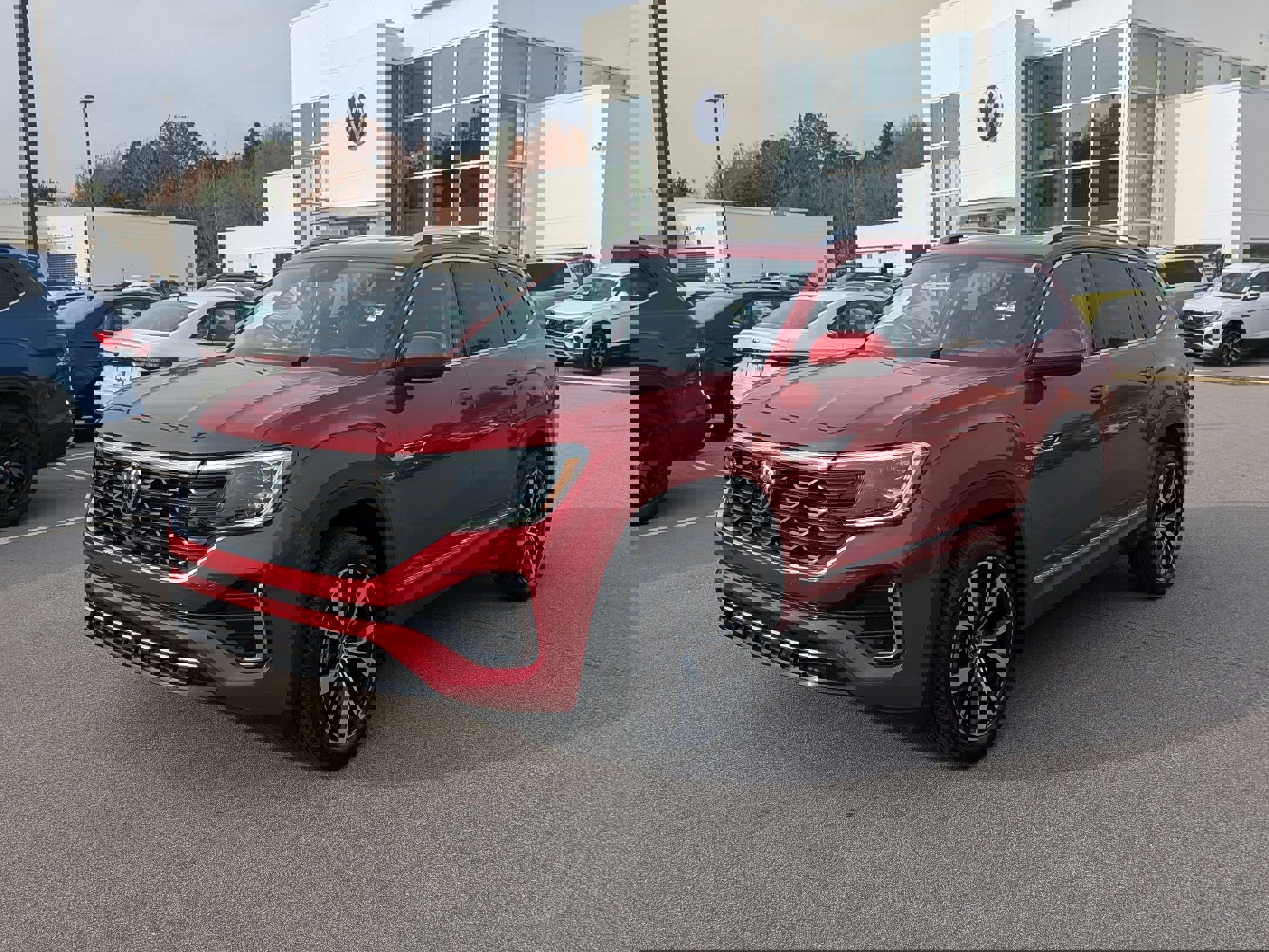 Used 2024 Volkswagen Atlas SEL Premium R-Line image 7