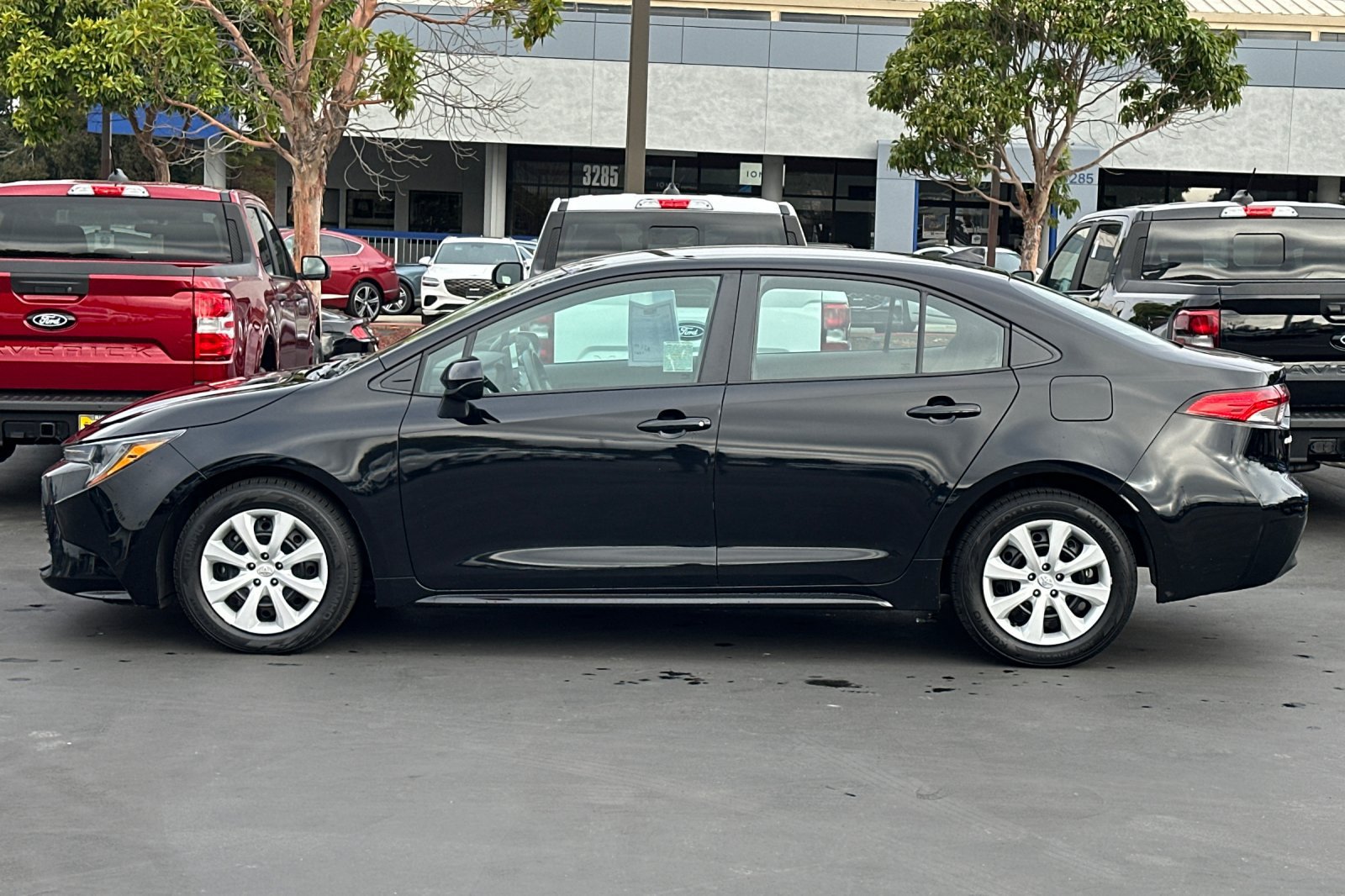 Used 2025 Toyota Corolla LE FWD image 7