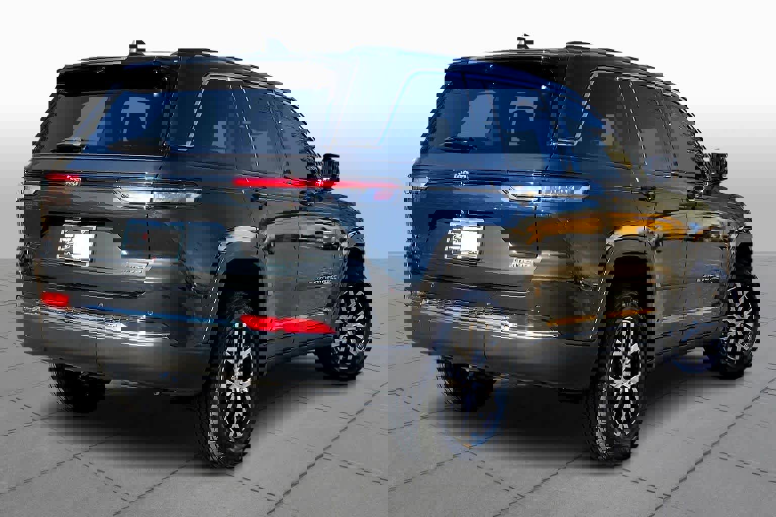 Used 2023 Jeep Grand Cherokee Limited w/ Luxury Tech Group II image 12