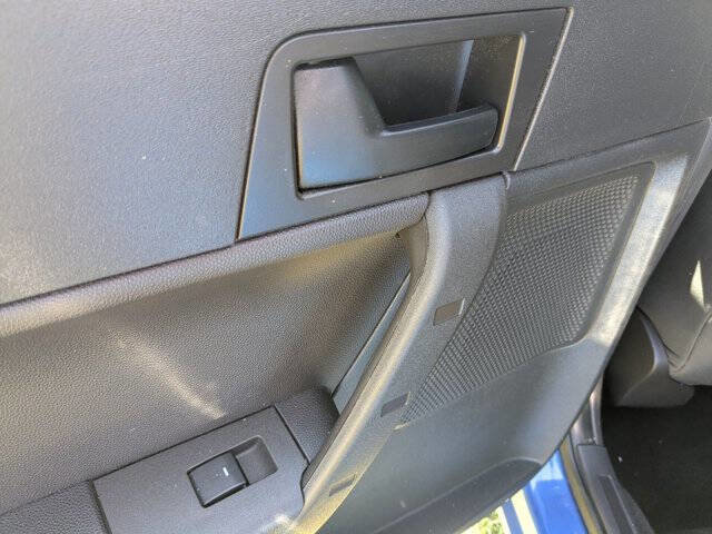 Used 2010 Ford Focus SE FWD image 23