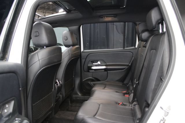 Used 2020 Mercedes-Benz GLB 250 4MATIC w/ Premium Package image 23