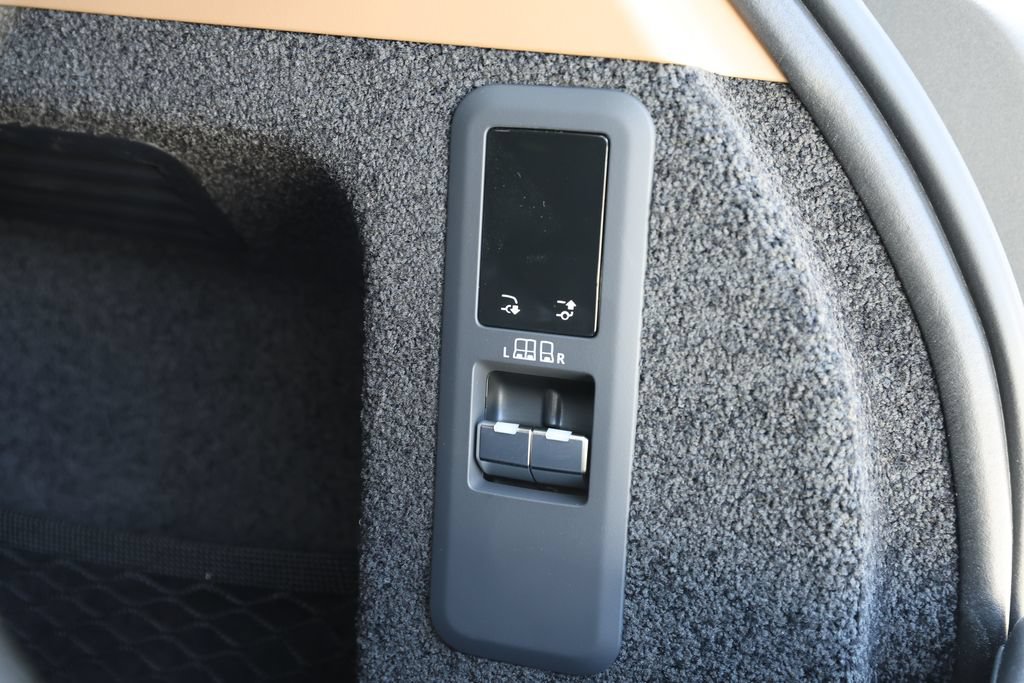 New 2026 Land Rover Range Rover SE AWD/4WD image 12