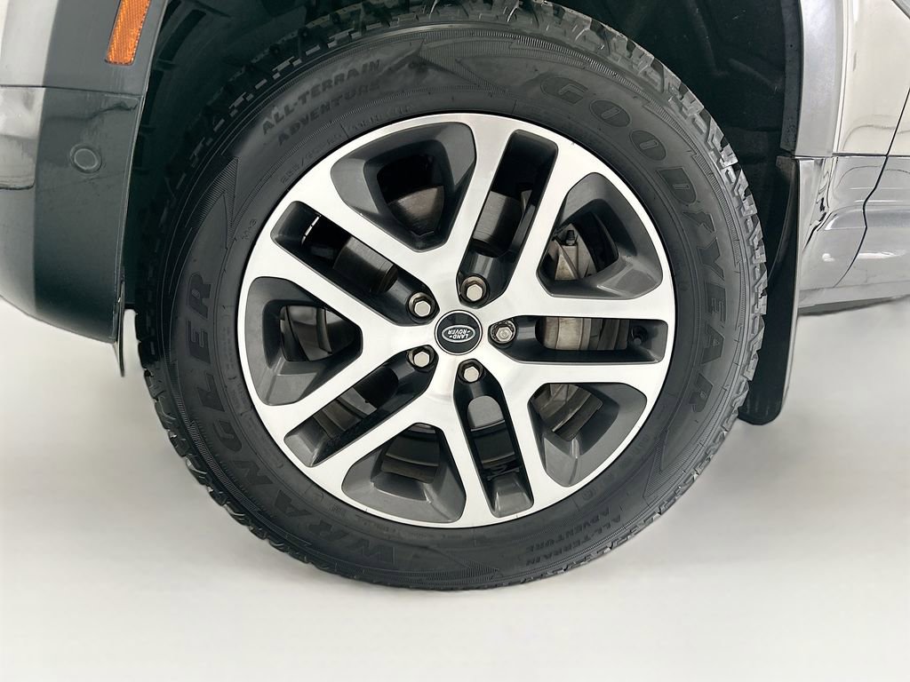Certified 2022 Land Rover Defender 110 X-Dynamic HSE AWD/4WD image 29