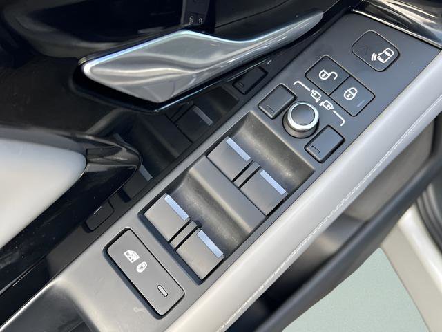 Used 2020 Land Rover Range Rover Evoque R-Dynamic HSE AWD/4WD image 11
