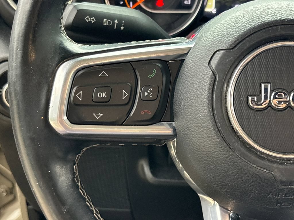 Used 2020 Jeep Gladiator Overland AWD/4WD image 19