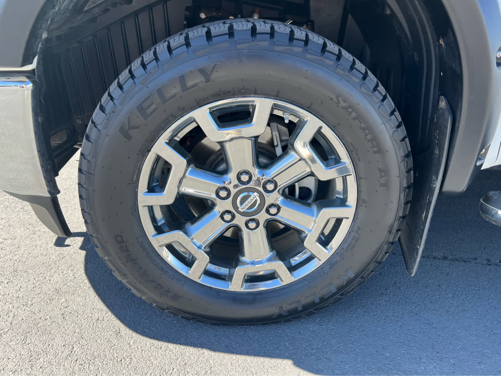 Used 2017 Nissan Titan SV AWD/4WD image 13
