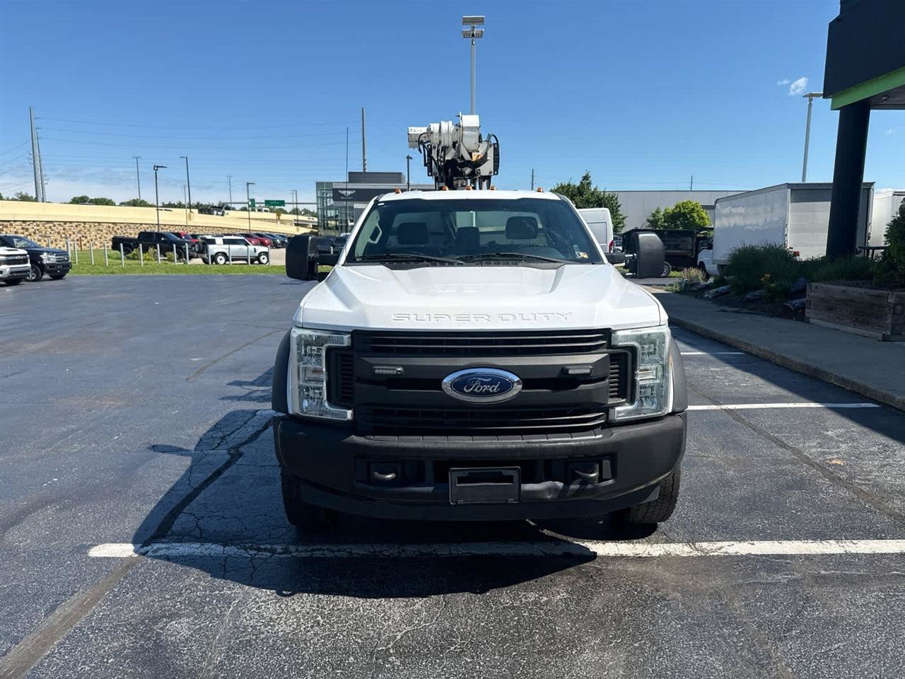 Used 2017 Ford F550 2WD Regular Cab Super Duty image 3