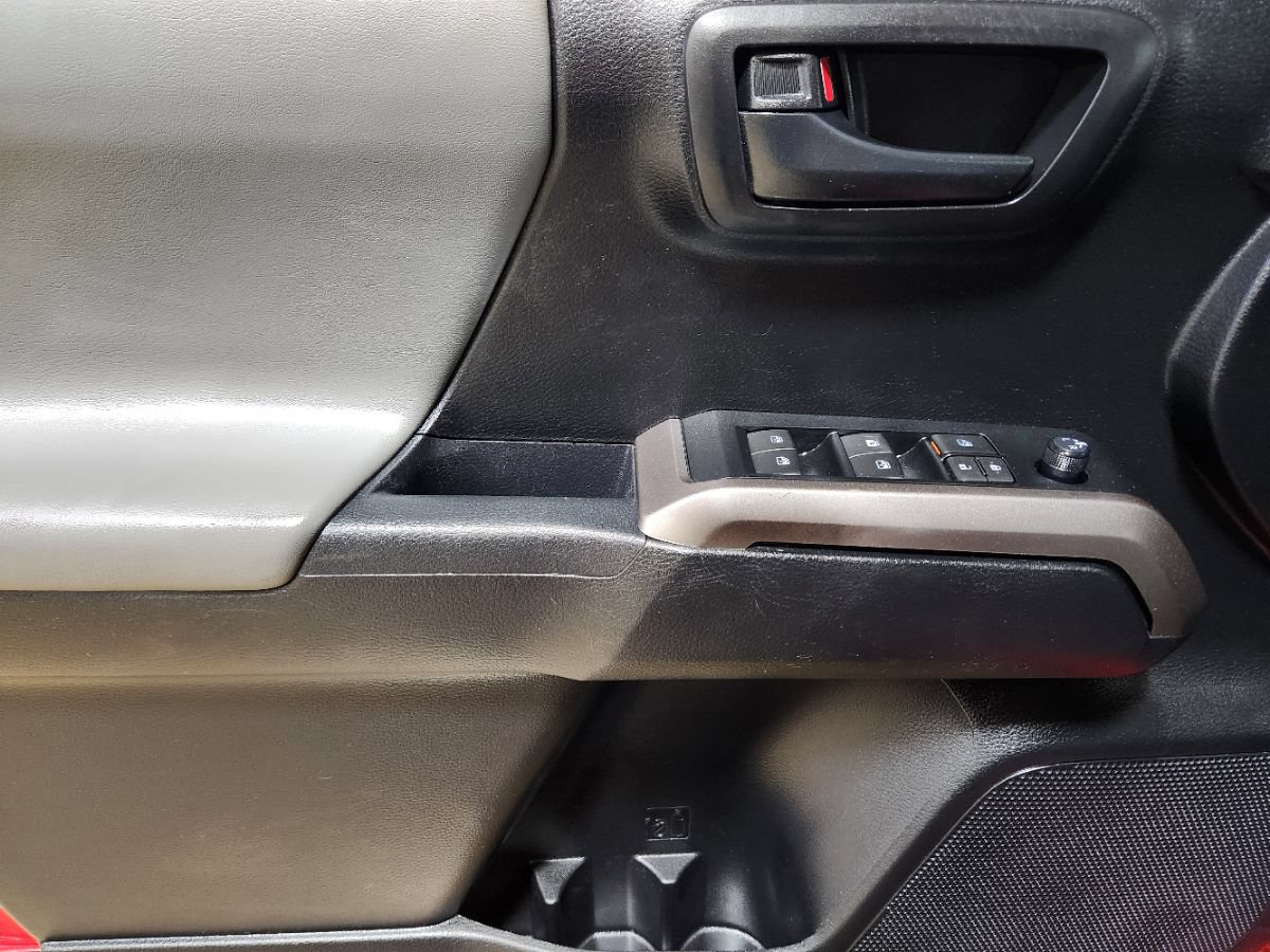 Used 2022 Toyota Tacoma SR5 RWD image 41