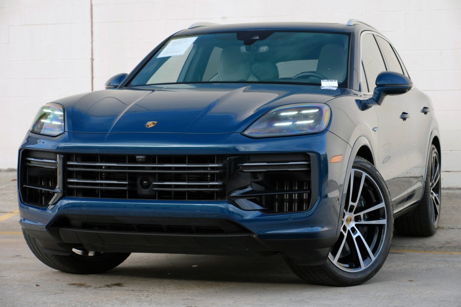 Used 2024 Porsche Cayenne Turbo AWD/4WD image 3